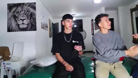 Snapshot of benz_boys chatting on 17, 9, 2025 benz boys online show from 17, 9, 2025