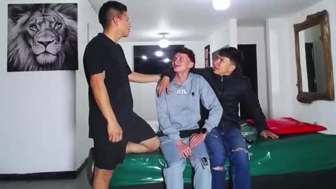 Snapshot of benz_boys chatting on 18, 9, 2025 benz boys online show from 18, 9, 2025