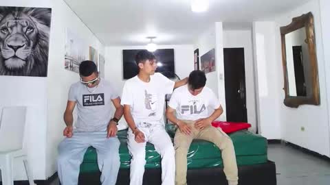 Snapshot of benz_boys chatting on 3, 10, 2025 benz boys online show from 3, 10, 2025