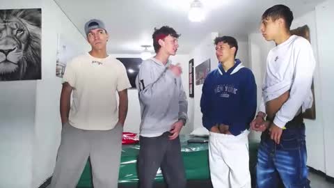 Snapshot of benz_boys chatting on 16, 10, 2025 benz boys online show from 16, 10, 2025