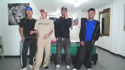 Snapshot of benz_boys chatting on 4, 11, 2025 benz boys online show from 4, 11, 2025