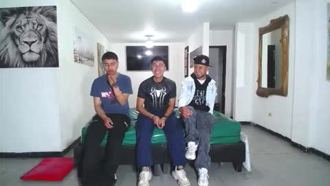 Snapshot of benz_boys chatting on 13, 11, 2025 benz boys online show from 13, 11, 2025