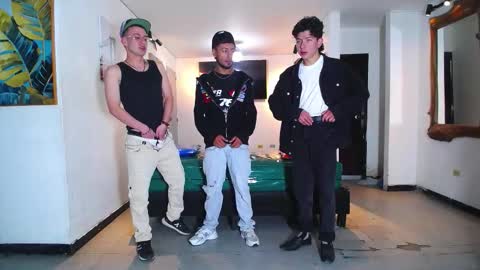 Snapshot of benz_boys chatting on 17, 11, 2025 benz boys online show from 17, 11, 2025