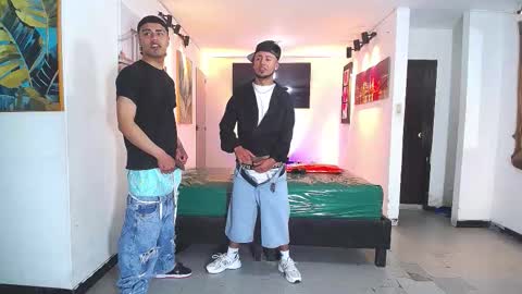 Snapshot of benz_boys chatting on 28, 11, 2025 benz boys online show from 28, 11, 2025