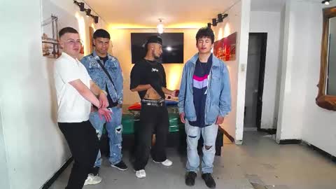 Snapshot of benz_boys chatting on 29, 11, 2025 benz boys online show from 29, 11, 2025