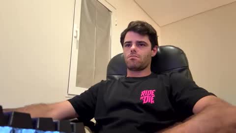 Snapshot of berltex chatting on 28, 11, 2025 Berltex online show from 28, 11, 2025