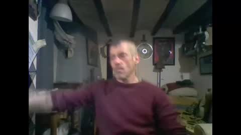 Snapshot of bernichaoss77 chatting on 4, 2, 2025 bernichaoss77 online show from 4, 2, 2025