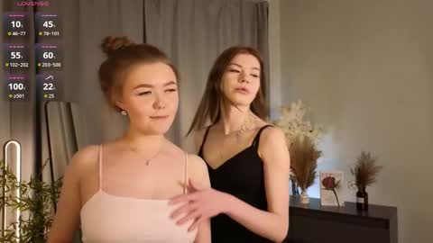 Snapshot of berry_bloom chatting on 12, 11, 2025 Aurora online show from 12, 11, 2025