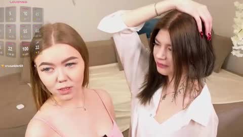 Snapshot of berry_bloom chatting on 14, 12, 2025 Aurora online show from 14, 12, 2025