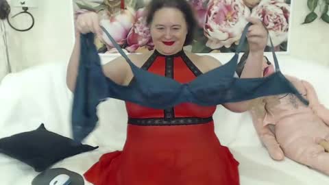 Snapshot of berryshickx chatting on 8, 12, 2024 BerryShickX online show from 8, 12, 2024