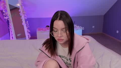 Snapshot of best_trip chatting on 2, 2, 2025 Danny and Kira online show from 2, 2, 2025