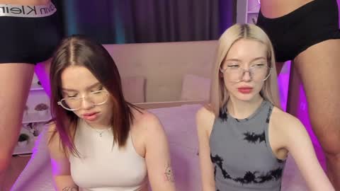 Snapshot of best_trip chatting on 3, 2, 2025 Danny and Kira online show from 3, 2, 2025