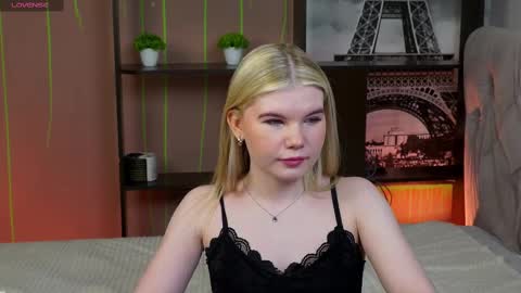 Snapshot of best_trip chatting on 9, 2, 2025 Danny and Kira online show from 9, 2, 2025