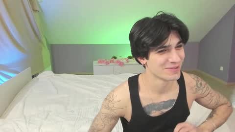 Snapshot of best_trip chatting on 28, 2, 2025 Danny and Kira online show from 28, 2, 2025