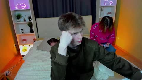 Snapshot of best_trip chatting on 1, 3, 2025 Danny and Kira online show from 1, 3, 2025