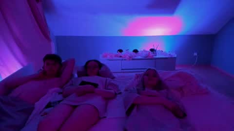 Snapshot of best_trip chatting on 10, 3, 2025 Danny and Kira online show from 10, 3, 2025