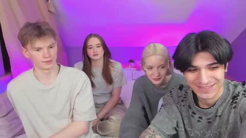 Snapshot of best_trip chatting on 11, 3, 2025 Danny and Kira online show from 11, 3, 2025