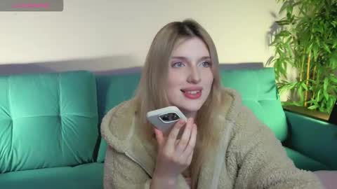 Snapshot of best_trip chatting on 19, 9, 2025 Danny and Kira online show from 19, 9, 2025