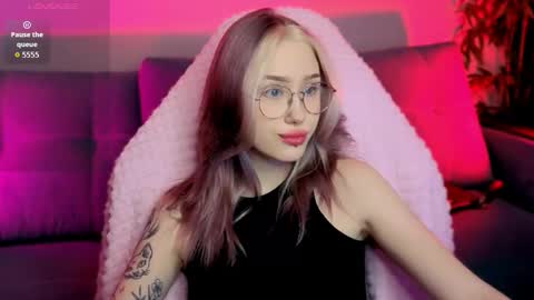 Snapshot of best_trip chatting on 27, 9, 2025 Danny and Kira online show from 27, 9, 2025