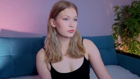 Snapshot of best_trip chatting on 10, 10, 2025 Danny and Kira online show from 10, 10, 2025