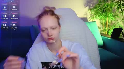 Snapshot of best_trip chatting on 10, 11, 2025 Danny and Kira online show from 10, 11, 2025