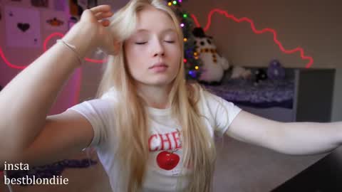 Snapshot of bestblondiiecb chatting on 21, 12, 2024 Chloe Next stream on Friday online show from 21, 12, 2024