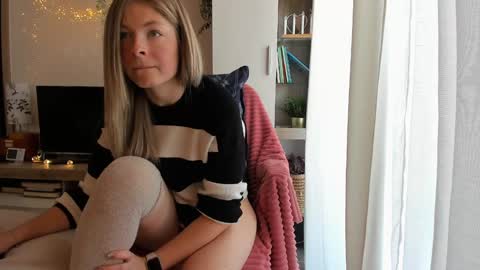 Snapshot of bestgirl_ofthe_neighborhood chatting on 20, 1, 2025 Vicky online show from 20, 1, 2025