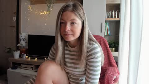 Snapshot of bestgirl_ofthe_neighborhood chatting on 24, 1, 2025 Vicky online show from 24, 1, 2025