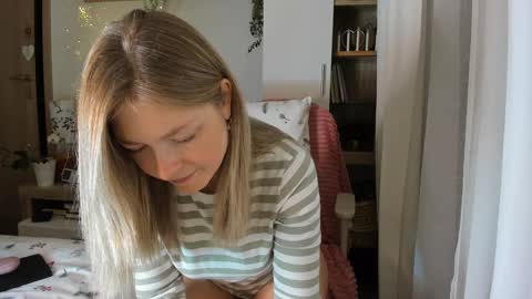 Snapshot of bestgirl_ofthe_neighborhood chatting on 24, 1, 2025 Vicky online show from 24, 1, 2025