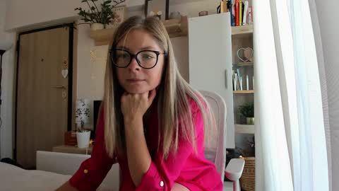 Snapshot of bestgirl_ofthe_neighborhood chatting on 14, 10, 2025 Vicky online show from 14, 10, 2025