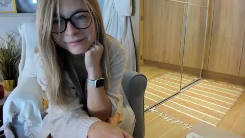 Snapshot of bestgirl_ofthe_neighborhood chatting on 20, 10, 2025 Vicky online show from 20, 10, 2025