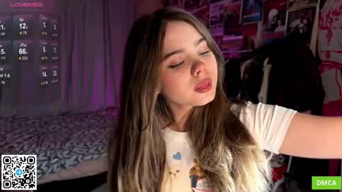 Snapshot of bestie_me chatting on 17, 10, 2025 Emily Stream every day online show from 17, 10, 2025