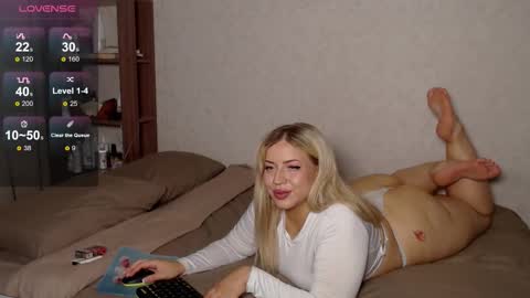 Snapshot of bethflatcher chatting on 15, 9, 2025 bethflatcher online show from 15, 9, 2025