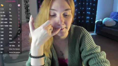Snapshot of betty_witchy chatting on 3, 2, 2025 Dory make me happier online show from 3, 2, 2025