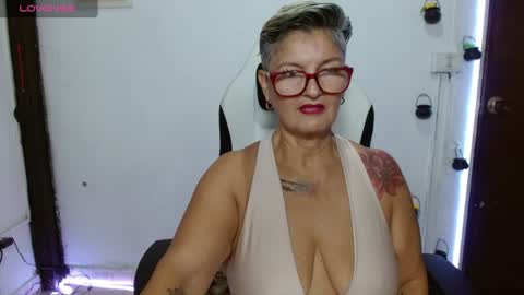 Snapshot of bety_cum3 chatting on 17, 6, 2026 bibiana online show from 17, 6, 2026