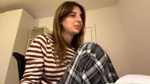 Snapshot of beulahweikert chatting on 9, 5, 2026 Lina online show from 9, 5, 2026