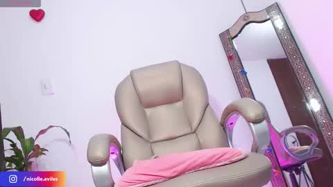Snapshot of beuty_goddes777 chatting on 7, 10, 2025 Nicolle Aviles online show from 7, 10, 2025