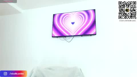 Nicolle Aviles online show from 15, 11, 2025