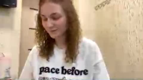 Snapshot of beverleebartus chatting on 2, 4, 2026 Sophie online show from 2, 4, 2026