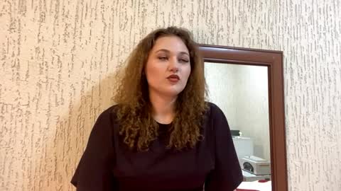 Snapshot of beverleebartus chatting on 4, 4, 2026 Sophie online show from 4, 4, 2026