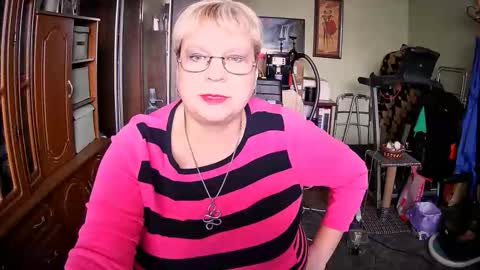 Snapshot of beverlyqcynia chatting on 20, 10, 2025 BeverlyQCynia online show from 20, 10, 2025