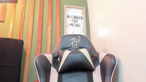 Snapshot of bianca_spear chatting on 13, 12, 2025 bianca_spear online show from 13, 12, 2025