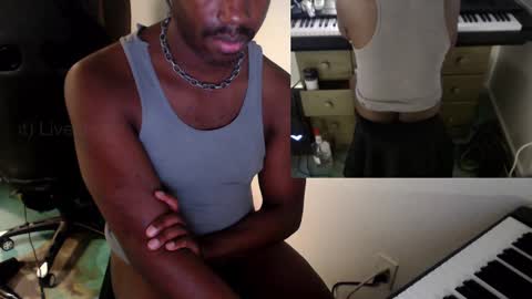 Snapshot of bicepsandfrot chatting on 2, 3, 2025 BicepsandFrot online show from 2, 3, 2025