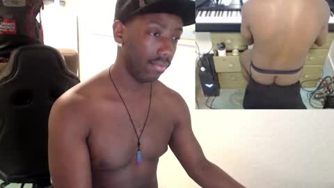 Snapshot of bicepsandfrot chatting on 3, 3, 2025 BicepsandFrot online show from 3, 3, 2025