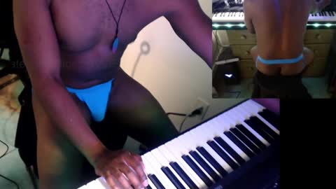 Snapshot of bicepsandfrot chatting on 6, 3, 2025 BicepsandFrot online show from 6, 3, 2025