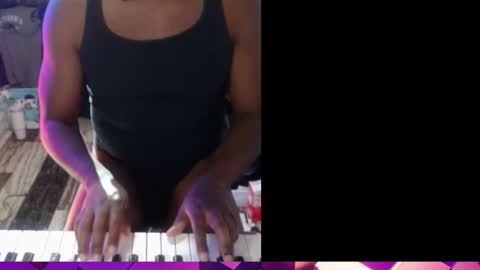 Snapshot of bicepsandfrot chatting on 7, 11, 2025 BicepsandFrot online show from 7, 11, 2025