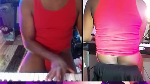 Snapshot of bicepsandfrot chatting on 8, 11, 2025 BicepsandFrot online show from 8, 11, 2025