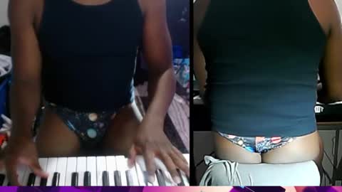 Snapshot of bicepsandfrot chatting on 18, 11, 2025 BicepsandFrot online show from 18, 11, 2025