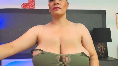 Snapshot of big_tits_in_your_face chatting on 27, 12, 2024 Tell me Sophia  online show from 27, 12, 2024