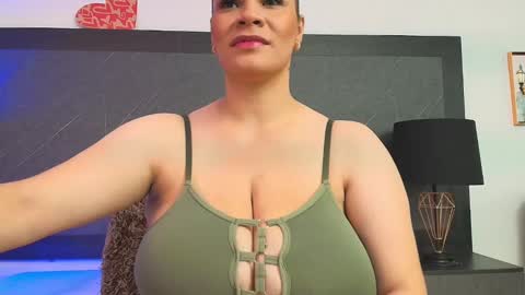 Snapshot of big_tits_in_your_face chatting on 28, 12, 2024 Tell me Sophia  online show from 28, 12, 2024